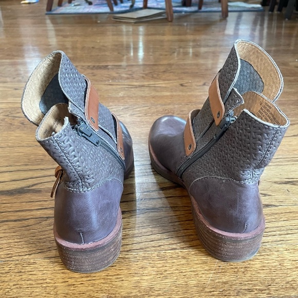 Sofft Brown Leather Slip On Combat Moto Buckle Strap Ankle Boots B409 - Picture 7 of 8